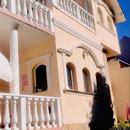 Adam Apartmanhaz