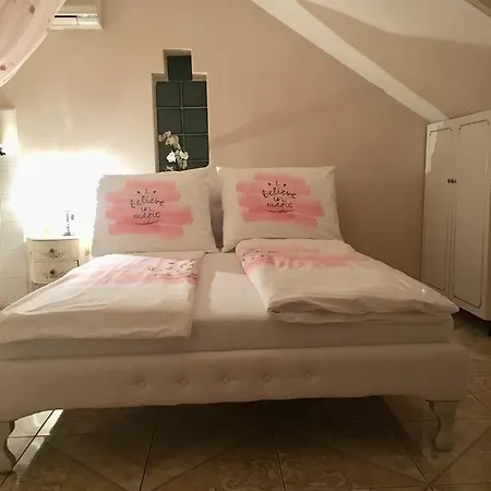 Adam Apartmanhaz *