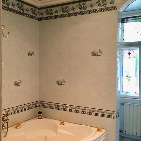 Adam Apartmanhaz