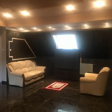 Adam Apartmanhaz *