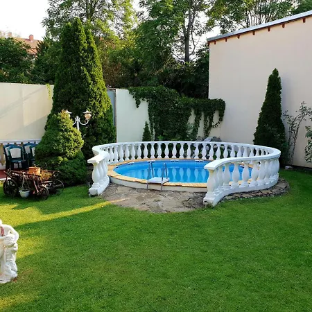 Adam Apartmanhaz Lägenhet *